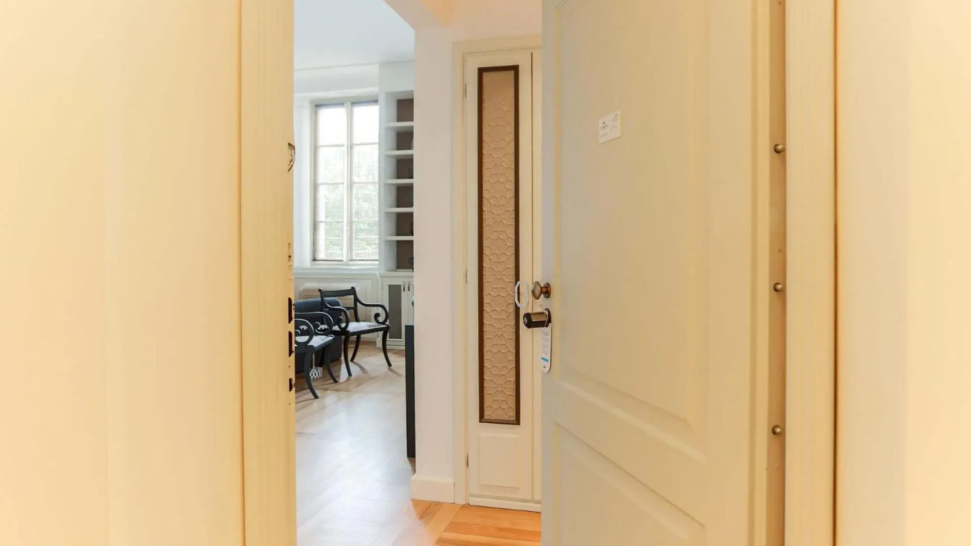 The Best Rent - Stylish Three-Bedroom Apartment In The Heart Of Milan Italy